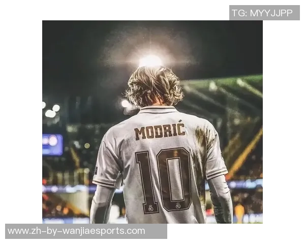 《足球梦之队:球星传奇与激烈对决,挑战极限足球之巅》 《足球梦之队:球星传奇与激烈对决,挑战极限足球之巅》